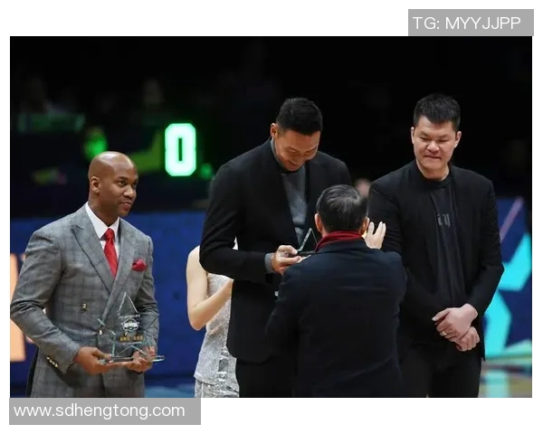 蒋兴权与姚明的相遇:篮球传奇的跨时代对话与传承